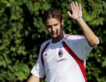 Πρώτη προπόνηση του Αλμπέρτο Τζιλαρντίνο με τη φανέλα της Μίλαν