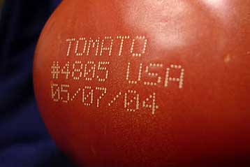 Φρούτα με τατουάζ εισβάλλουν στα αμερικανικά σούπερ μάρκετ