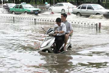 Τραγικός ο απολογισμός από το πέρασμα του τυφώνα Χαϊτάνγκ από Κίνα και Ταϊβάν