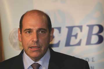 Με «έξοδο» επιχειρήσεων από την Ελλάδα προειδοποιεί ο ΣΕΒ