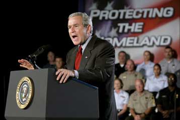 Αυστηρότερα μέτρα φύλαξης του συγκοινωνιακού δικτύου των ΗΠΑ προαναγγέλλει ο Μπους