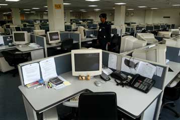 Το Internet και το ηλεκτρονικό ταχυδρομείο κερδίζουν το ενδιαφέρον των ελληνικών ΜΜΕ