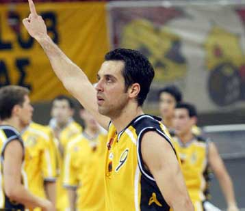 Αναπάντητο το ερώτημα της παραμονής του Χατζή στην ΑΕΚ