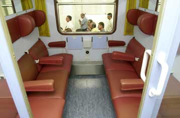 «Καθαρά» από αμίαντο τα νέα βαγόνια, απαντά ο υπουργός Μεταφορών