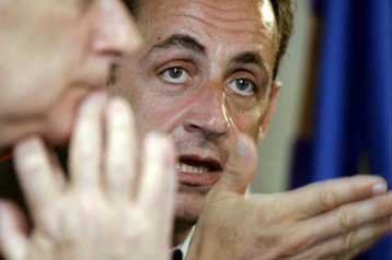 Αυστηρότερα μέτρα παρακολούθησης για τους μουσουλμάνους εξτρεμιστές παίρνει η Γαλλία