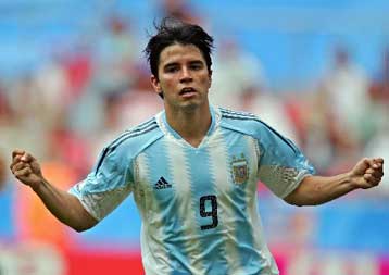 Διάψευση Ολυμπιακού για σενάρια που αφορούν Λιούνμπεργκ, Φίγκο, Σαβιόλα