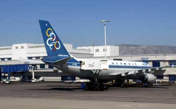 Μεταξύ της πώλησης χωρίς εγγυήσεις και του «λουκέτου» της ΟΑ η κυβέρνηση