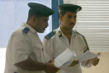 Διίστανται οι πληροφορίες για τον τραυματισμό άνδρα από έκρηξη στο Κάιρο