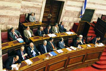 Απογοητευμένοι οι Έλληνες από την κυβέρνηση και το ΠΑΣΟΚ, σύμφωνα με δημοσκόπηση