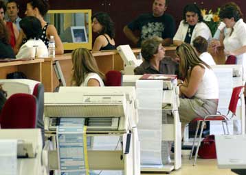 Στο στόχαστρο του Γενικού Λογιστηρίου οδοιπορικά και υπερωρίες των δημοσίων υπαλλήλων