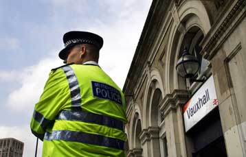 Συνελήφθη ένας από τους υπόπτους για τις επιθέσεις στο μετρό του Λονδίνου