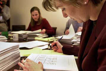 Εφόδους σε κατοικίες και κατάσχεση φορολογικών στοιχείων θα πραγματοποιεί το νέο ΣΔΟΕ