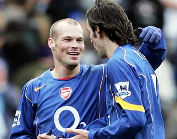 Μέχρι το 2009 παίκτης της Αρσεναλ ο Λιούνγκμπεργκ, που δηλώνει ευτυχισμένος