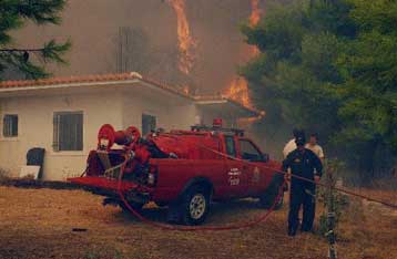 Υπό πλήρη έλεγχο η πυρκαγιά στους Αγίους Θεοδώρους Κορινθίας