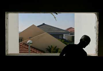 Διά της βίας η απομάκρυνση των μισών εποίκων από τη Γάζα, εκτιμά η κυβέρνηση Σαρόν