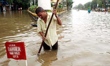 Πάνω από 20 εκατομμύρια Ινδοί έχουν πληγεί από τους μουσώνες που σαρώνουν τη χώρα