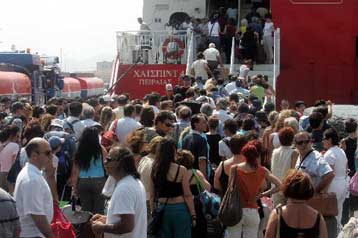 Νέα κόντρα κυβέρνησης – ΠΑΣΟΚ για την κατάσταση στα λιμάνια Πειραιά και Ραφήνας