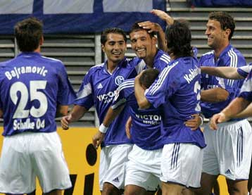 Με πρωταγωνιστή τον Κουράνι, η Σάλκε 1-0 την Στουτγκάρδη και κατέκτησε το League Cup