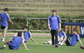 «Έκοψε» πολλούς ξενιτεμένους ο Ρεχάγκελ εν όψει του φιλικού με το Βέλγιο