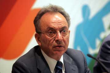 Έρευνα για καρτέλ σε πρατήρια καυσίμων 12 νομών της χώρας διέταξε ο Δ.Σιούφας