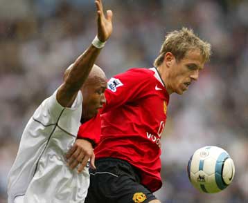 Τη φανέλα της Έβερτον θα φορά τα επόμενα πέντε χρόνια ο Φιλ Νέβιλ