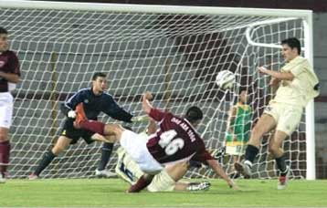 Ενδιαφέρον της Λάρισας για τον Βάλλα, σε αναμονή της απάντησης του Ολυμπιακού