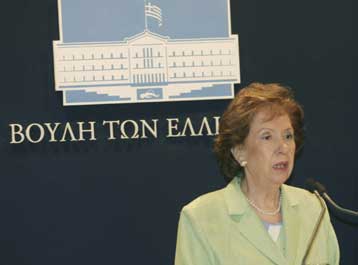 Αναπόφευκτη η απόλυση της υπαλλήλου της Βουλής σύμφωνα με την κ. Μπενάκη-Ψαρούδα