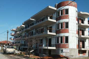 Παράθυρο εξαίρεσης της αντιπαροχής από τον ΦΠΑ «ανοίγει» η κυβέρνηση