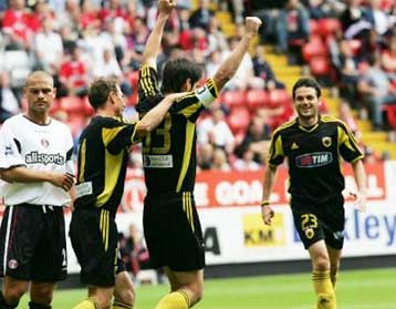 Με 3-1 πέρασε η ΑΕΚ από το «Βάλεϊ», νικώντας την Τσάρλτον με «Λύμπε», Λάκη και Κρασσά