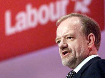 Απεβίωσε ο πρώην υπουργός Εξωτερικών της Βρετανίας Ρόμπιν Κουκ