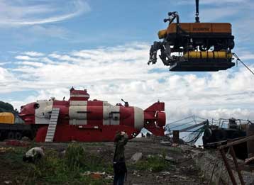 Σώοι οι επτά Ρώσοι ναυτικοί του βαθυσκάφους που εγκλωβίστηκε στον βυθό του Ειρηνικού