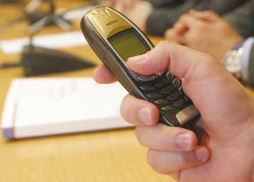 Το νομοσχέδιο για την παρακολούθηση κινητών τηλεφώνων και Διαδικτύου