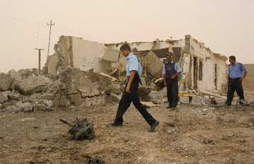 Επιθέσεις των ανταρτών στο Ιράκ, ενώ συνεχίζονται οι συζητήσεις για το Σύνταγμα