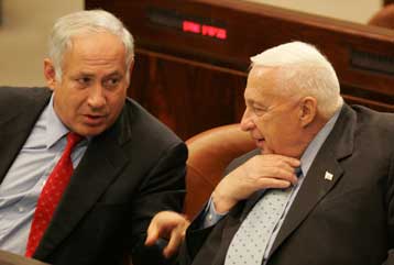 Παραίτηση Νετανιάχου από την ισραηλινή κυβέρνηση με βολές κατά του Αριέλ Σαρόν