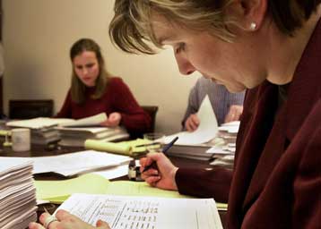 Νέες αλλαγές σε ασφαλιστικό και εργασιακό ζητά το ΔΝΤ