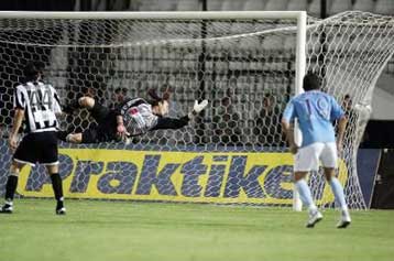 Ισοπαλία 1-1 για ΠΑΟΚ και Ηρακλή σε σκληρό παιχνίδι