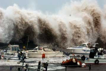Γιγάντια κύματα από τυφώνες ίσως ευθύνονται για εξαφανίσεις πλοίων