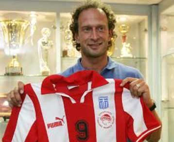 Ο «Mr αιώνας», Μπερνάρντι, στο ρόστερ της ομάδας βόλεϊ του Ολυμπιακού