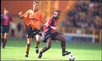 Στο πρόσωπο του Αρούνα Μπαμπανγκίντα ψάχνει ο Ολυμπιακός και νέα λύση στην επίθεση