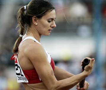 Απίστευτη η Ισινμπάγιεβα «πέταξε» με νέο παγκόσμιο ρεκόρ στα 5.01μ.