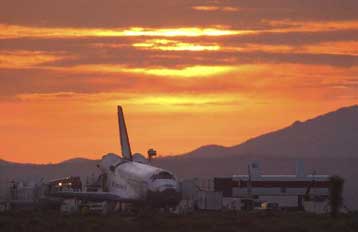 Έως το Μάρτιο του 2006 καθηλώνονται στο έδαφος τα διαστημικά λεωφορεία της NASA