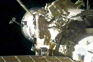 Περίπατος έξω από τον ISS για τη «διάσωση» κούκλας από το κενό του Διαστήματος