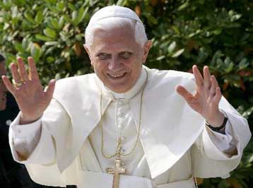 Σε κοινή μάχη κατά της τρομοκρατίας καλεί τους μουσουλμάνους ο Πάπας Βενέδικτος