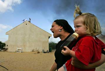 Στους οικισμούς Γκους Κατίφ και Ατζμόνα οι Ισραηλινοί συνεχίζοντας τις επιχειρήσεις εκκένωσης