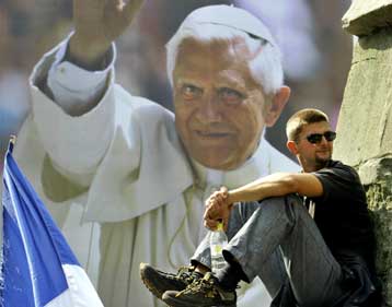 Βολές του Πάπα σε όσους μετατρέπουν τη θρησκεία σε καταναλωτικό προϊόν