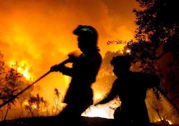 Πύρινη λαίλαπα απειλεί την Πορτογαλία