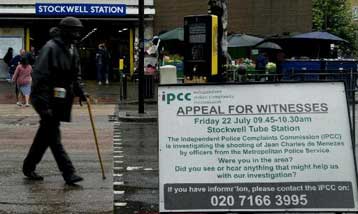 Η βρετανική κυβέρνηση στηρίζει τον αρχηγό της Σκότλαντ Γιαρντ παρά τη δολοφονία Μενέζες