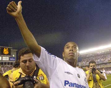 Με δύο τέρματα αποχαιρέτησε τη Σάντος ο Ρομπίνιο