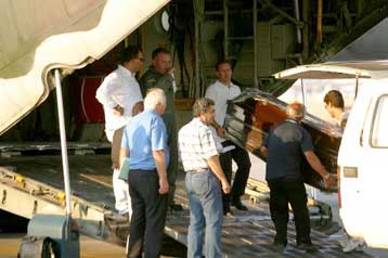 Στη Λάρνακα μεταφέρθηκαν οι σοροί 27 θυμάτων της αεροπορικής τραγωδίας στο Γραμματικό