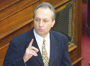 Φραστικό επεισόδιο Μπασιάκου – ΠΑΣΟΚ στη Βουλή